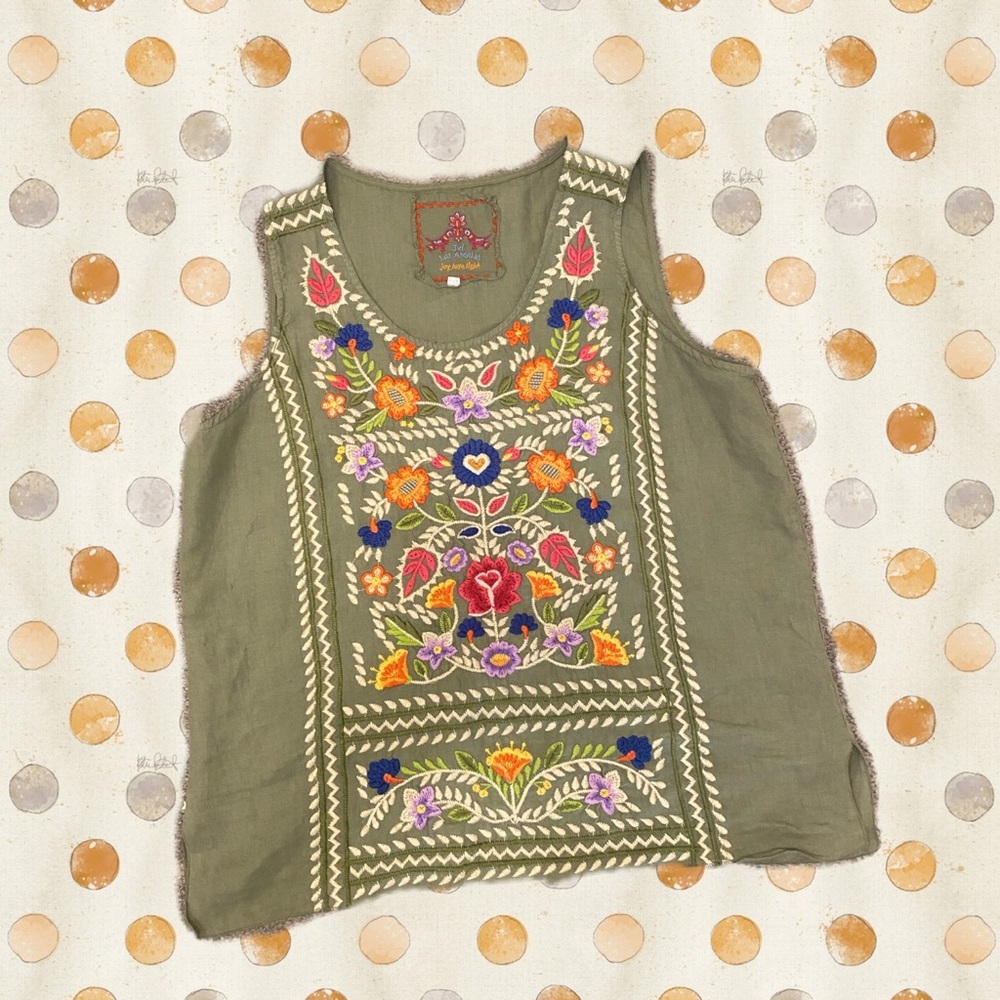Johnny Was 💯 Linen sleeveless top with embroidery